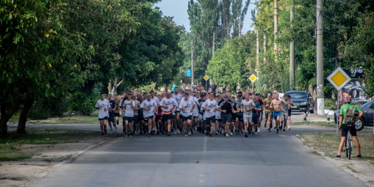 Бежали 10 км: в Очакове прошел забег «Шаную воїнів, біжу за героїв України» (ФОТО)