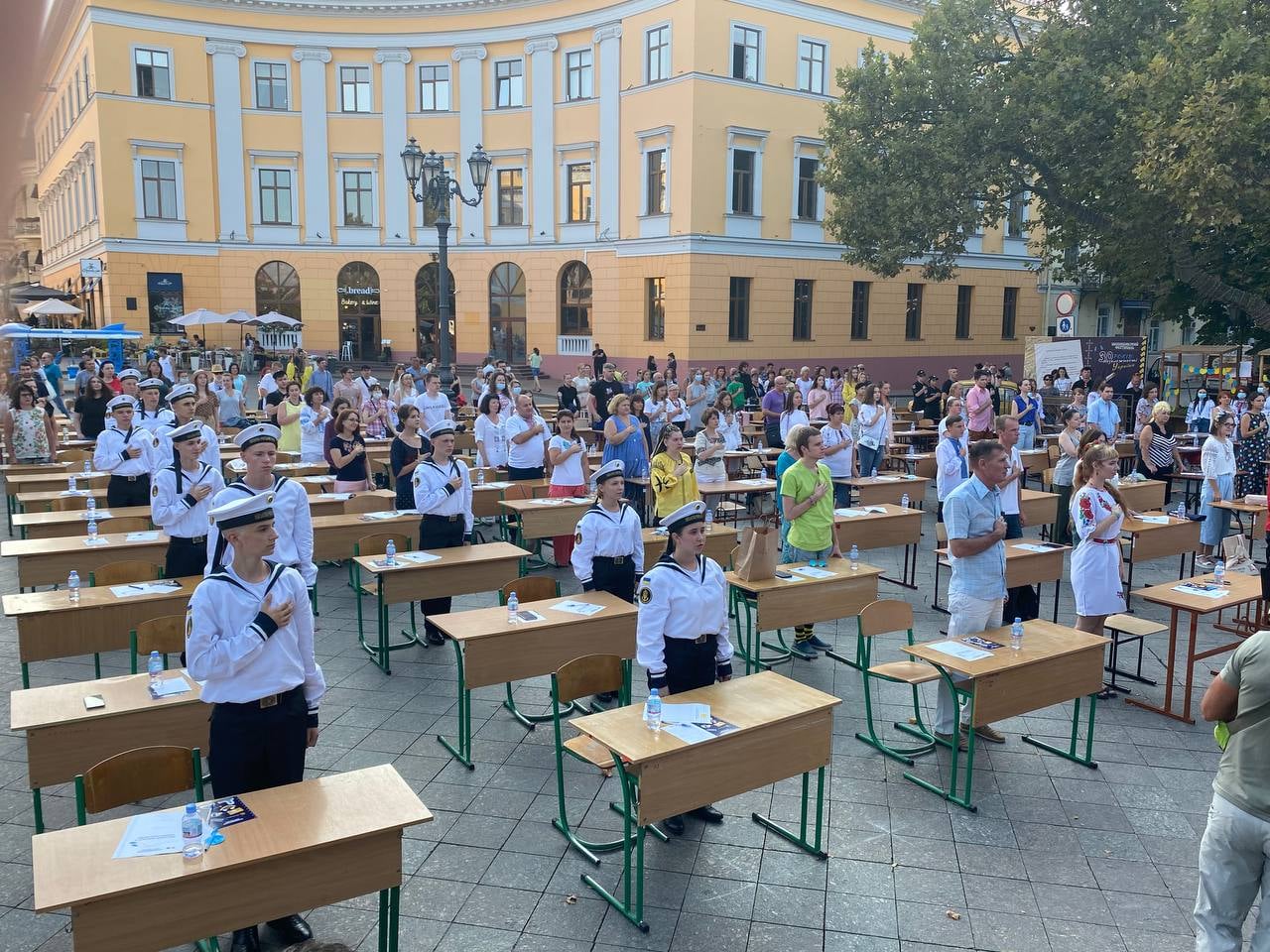 В Одессе 200 человек написали диктант по украинскому языку на Приморском бульваре (ФОТО)