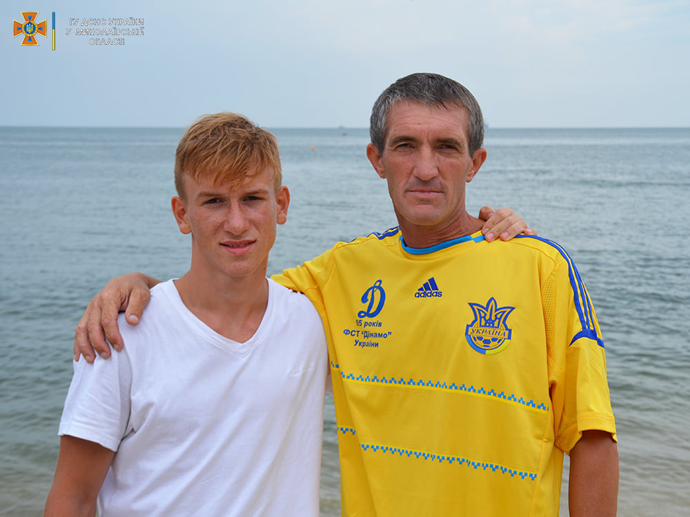 В Очакове вожатый лагеря и его воспитанник спасли двух утопающих  (ВИДЕО)