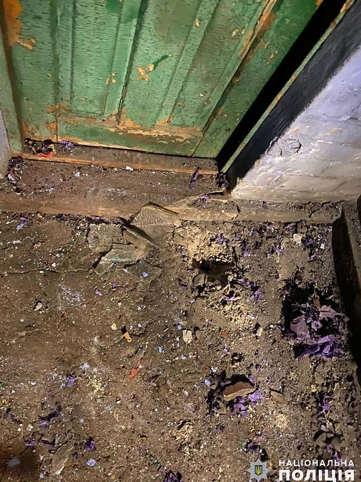 Второй случай на Николаевщине: женщине во двор бросили гранату, взрывом повреждено здание 1