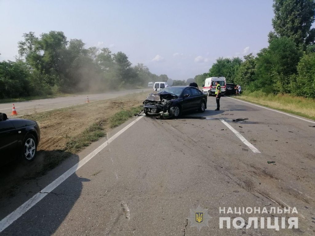 На киевской трассе под Николаевом столкнулись две "легковушки" - один водитель погиб 5