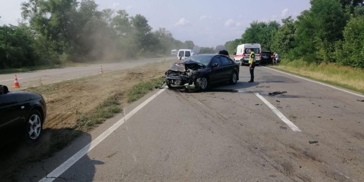 На киевской трассе под Николаевом столкнулись две “легковушки” – один водитель погиб