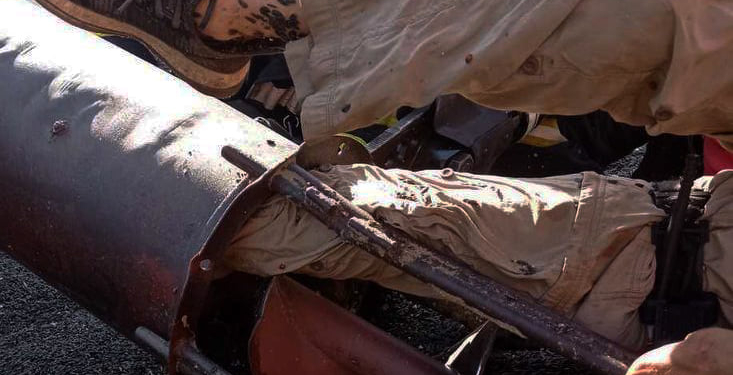 На Николаевщине спасатели освободили мужчину, ногу которого затянуло в шнекоротор (ФОТО)