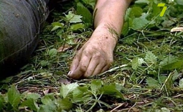 Житель Николаевской области перерезал себе горло бензопилой