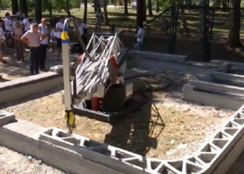 На Сумщине печатают первое здание с помощью 3D-принтера. Хотят по одному в неделю (ВИДЕО)