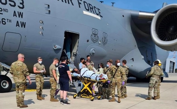 Афганская женщина родила в самолете ВВС США во время рейса из Кабула