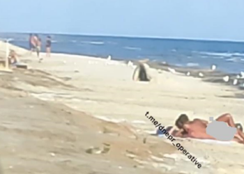 На пляже в Железном порту пара занялась сексом на виду у всех (ВИДЕО 18+)