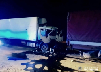 В Николаеве водитель одной фуры врезался в другую фуру и погиб. Его пассажир – в больнице с травмами (ФОТО)