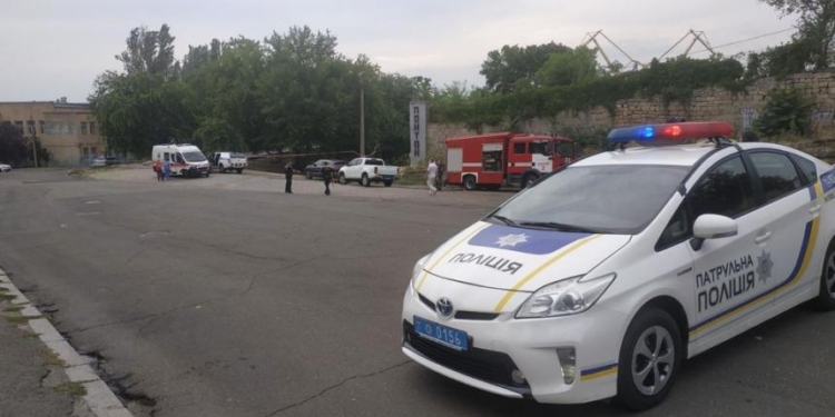 В Николаеве «заминировали» понтонный пешеходный мост – полиция перекрыла движение (ФОТО)