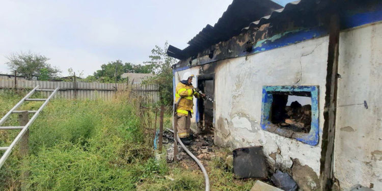 За сутки николаевские спасатели дважды тушили пожары в жилье (ФОТО)