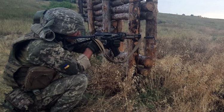 Чтобы стрелять из любого положения: как тренируют николаевских десантников (ФОТО)