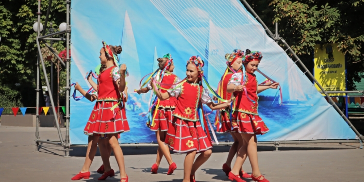 В Николаеве наградили победителей Открытого городского конкурса героико-патриотической песни и танца (ФОТО)