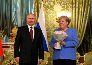 Путин просил Меркель надавить на Зеленского (ВИДЕО)