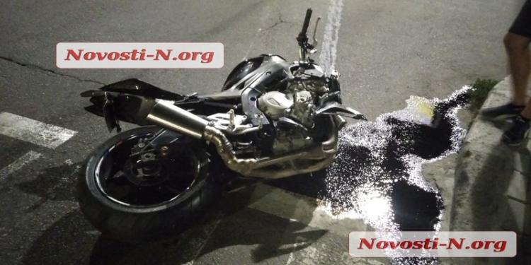 В Николаеве в ДТП разбился на мотоцикле известный тренер ММА