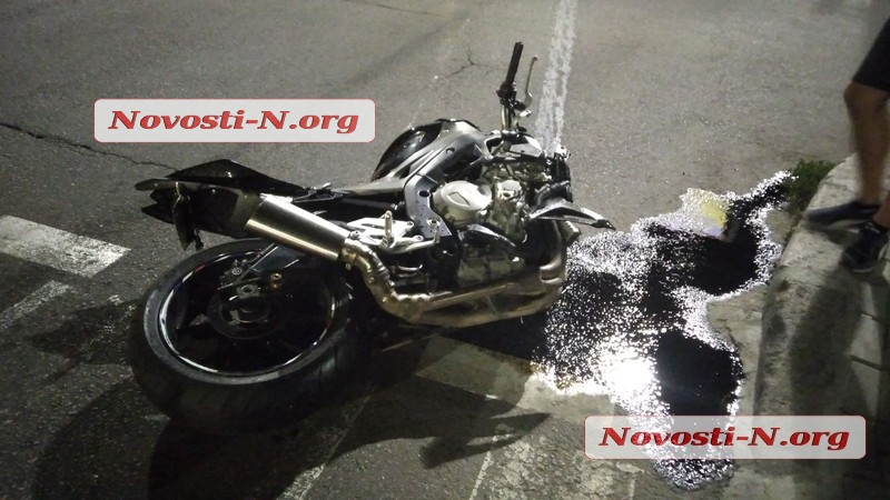 В Николаеве в ДТП разбился на мотоцикле известный тренер ММА 1
