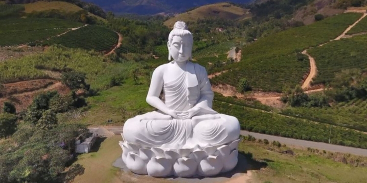В Бразилии открыли огромную статую Будды – на 5 м выше Христа-Искупителя (ВИДЕО)