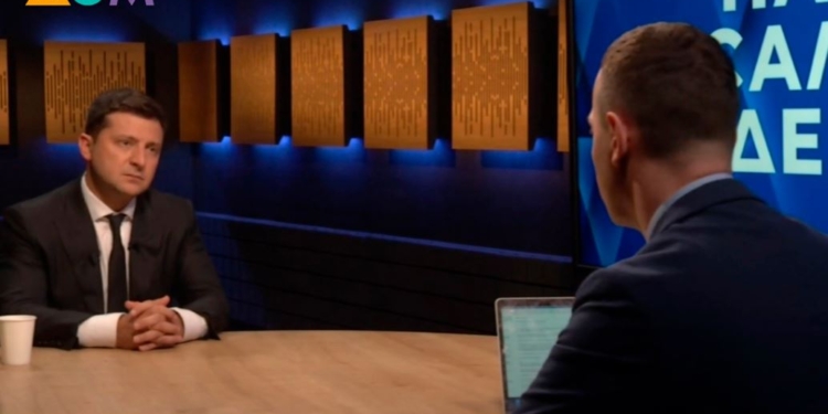 Зеленский призвал жителей оккупированного Донбасса определиться – тем, кто “мы русские”, лучше ехать в РФ (ВИДЕО)