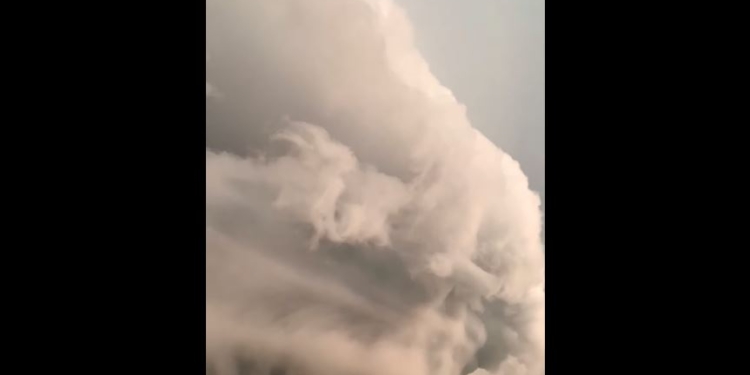 Грозовой воротник. Перед грозой жителей Львова напугали гигантские тучи (ВИДЕО)