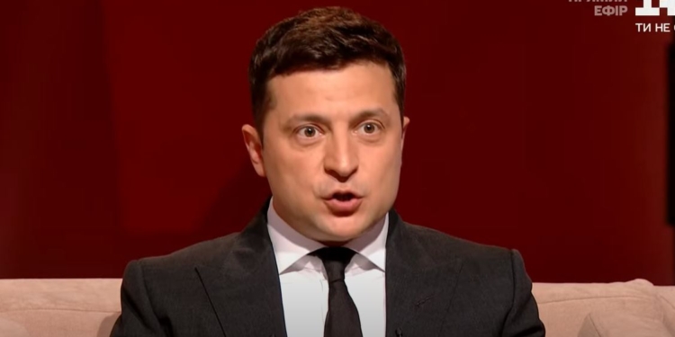 Зеленский о своем походе во власть: “Первый не пузатый политик” и “все хотят сожрать”