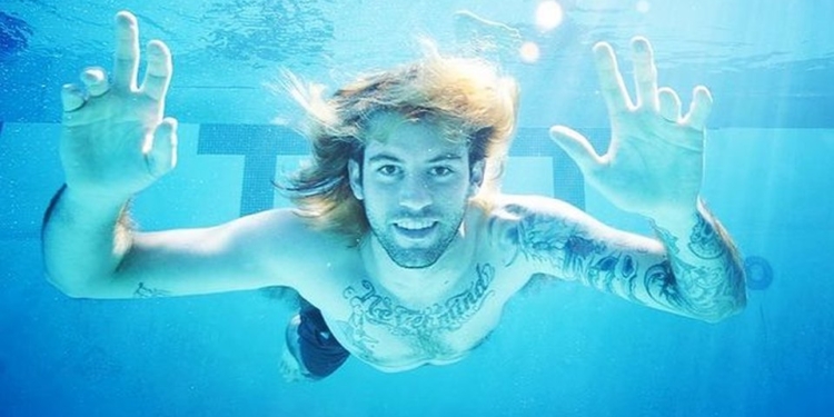 Голый ребенок с обложки альбома Nirvana вырос и подал на группу в суд за сексуальную эксплуатацию (ФОТО)