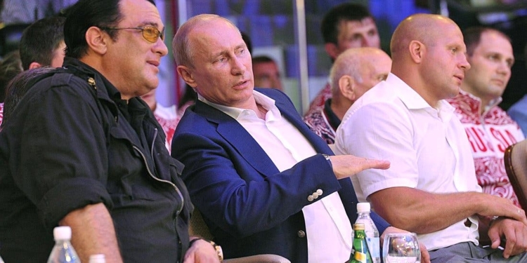 Стивен Сигал, переехавший в РФ, должен в США $200 тыс. за неуплату налогов