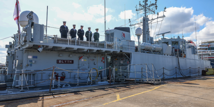 Великобритания передаст Украине два отслуживших противоминных корабля (ФОТО)