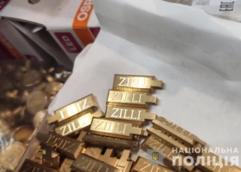 На подпольной фабрике под Киевом шили под «Hermes», «Stefano Ricci», «Zilli» – там изъяли 16 крокодиловых шкур (ФОТО)