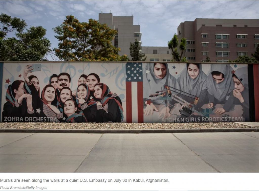 США сдают Афганистан талибам, сотрудникам посольства приказали уничтожить документы 1