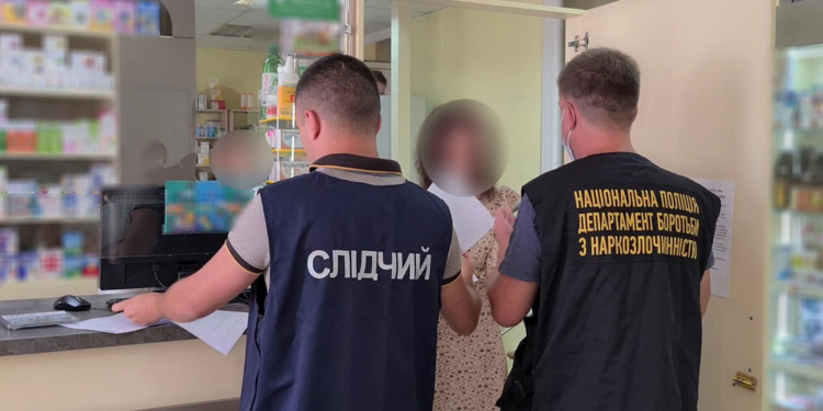 Четыре аптеки в Николаеве продавали лекарства с кодеином без рецептов, – полиция открыла дела