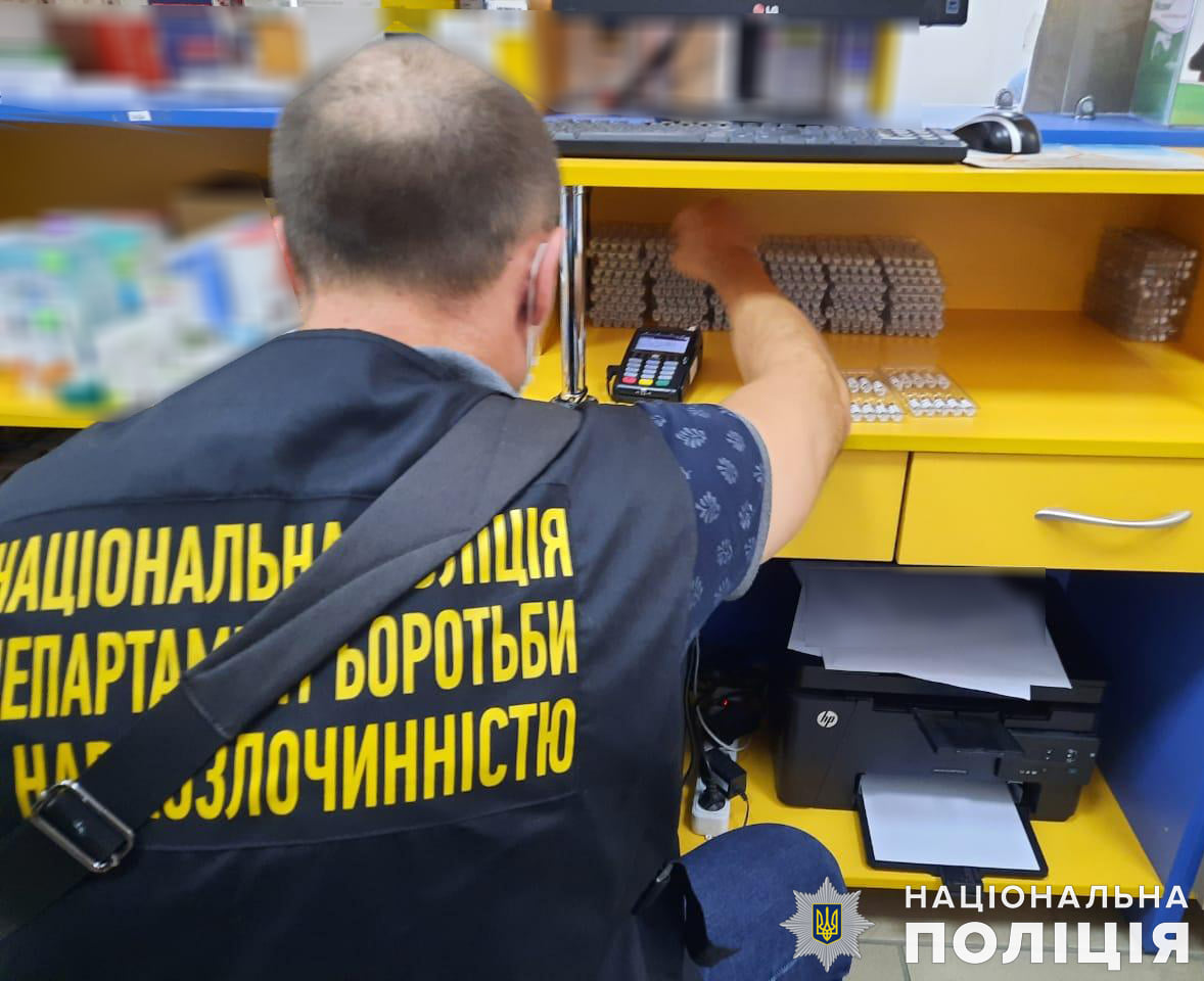 Четыре аптеки в Николаеве продавали лекарства с кодеином без рецептов, – полиция открыла дела