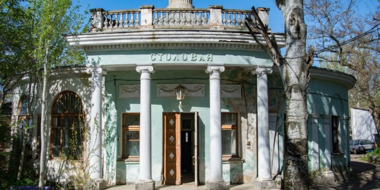 Муж главы фракции “Пропозиция” в Николаевском горсовете откроет отель-ресторан на месте заброшенного дома отдыха в Яхт-Клубе