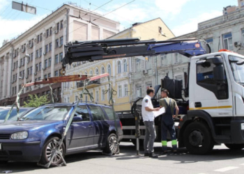 В Киеве разоблачили банду эвакуаторов: незаконно отправляли на штрафплощадку по 300 авто в день