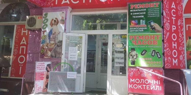 В Николаеве собственники магазинов и кафе на Соборной должны привести фасады в порядок – как в паспорте (ФОТО)