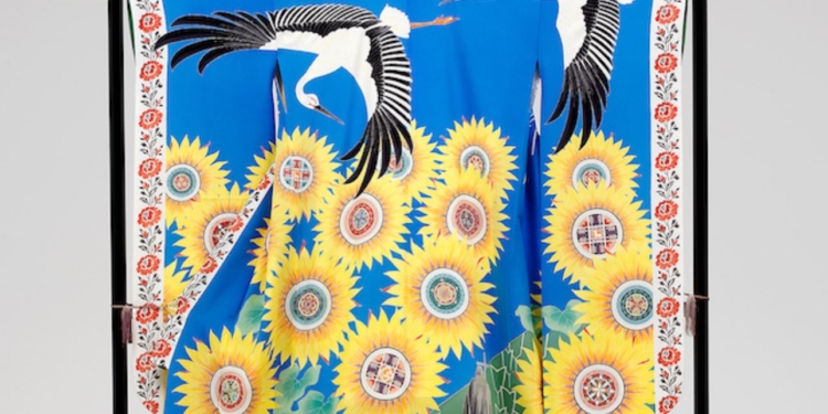 Японские дизайнеры создали кимоно в честь каждой страны-участницы Олимпиады. Как выглядит наше? (ФОТО)