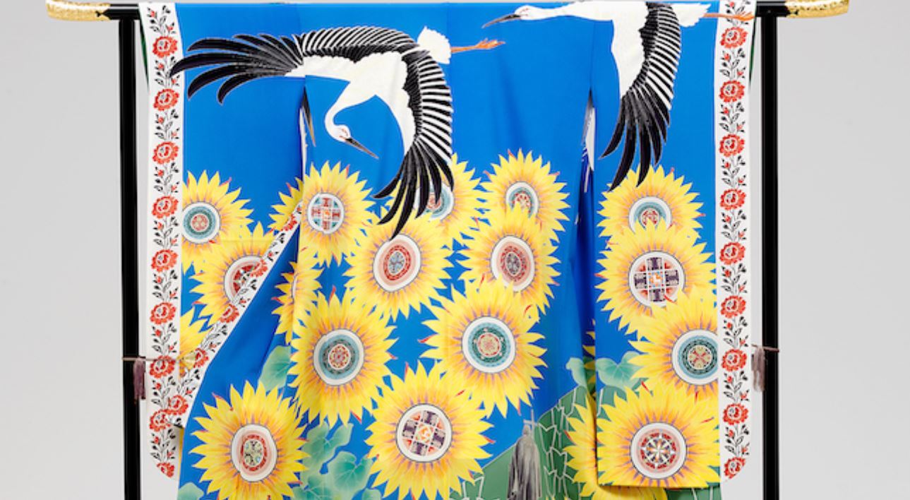 Японские дизайнеры создали кимоно в честь каждой страны-участницы Олимпиады. Как выглядит наше? (ФОТО)
