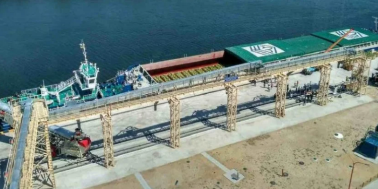 Юбилейная баржа “НИБУЛОНа” с арбузами сегодня отправится из Херсона в столицу (ФОТО)