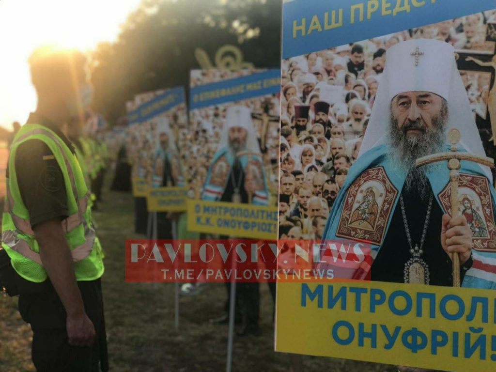 В Украину прибыл Вселенский патриарх Варфоломей, верующие УПЦ МП попытались испортить ему настроение (ФОТО, ВИДЕО) 13
