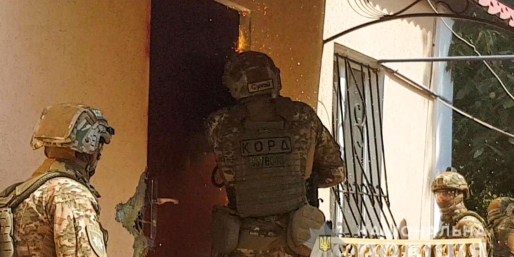 Николаевски правоохранители накрыли межрегиональную оптовую метадоновую базу (ФОТО, ВИДЕО)