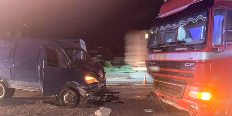 Ночное ДТП на Николаевщине. DAF столкнулся с ГАЗелью, водителя которой потом насмерть сбил автобус (ФОТО)