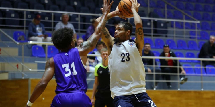 «Харьковские Соколы» уверенно победили МБК «Николаев»