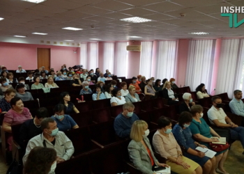 «Издайте приказ» и «Коллектив напуган»: директора школ Николаева с низким процентом вакцинации от COVID-19 пообщались с заммэра (ВИДЕО)