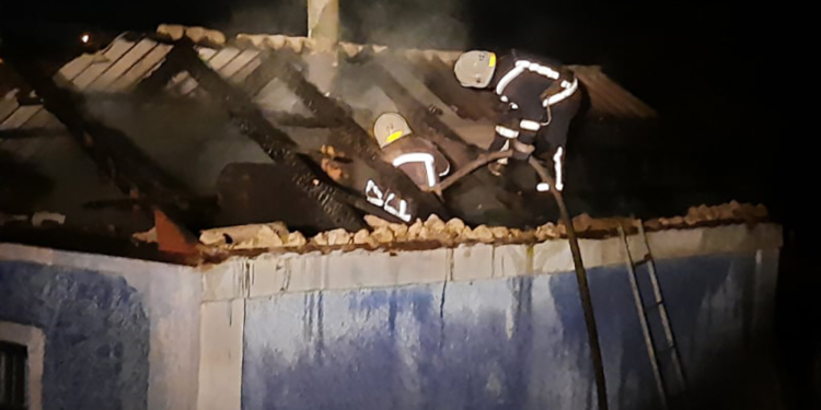 В Вознесенске не дали загореться жилому дому от летней кухни (ФОТО)