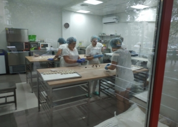 В Николаеве пельмени и вареники лепили официально нетрудоустроенные работники