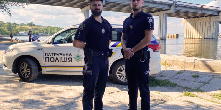 В Николаеве патрульные спасли мужчину, который хотел покончить с собой