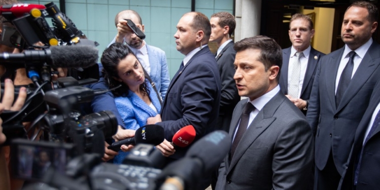 «Запугиваний не получится» – Зеленский дал комментарии СМИ по поводу нападения на своего помощника Шефира