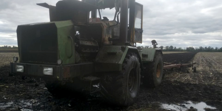 В Баштанском районе в поле сгорел трактор (ФОТО)