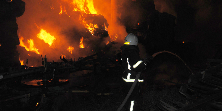 В Николаеве ночью был сильный пожар – горели тюки соломы (ФОТО)