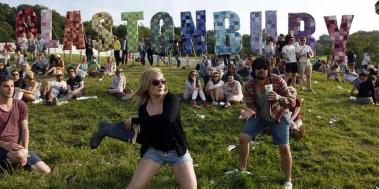 Фестиваль Гластонбери: в реке обнаружена опасная концентрация наркотиков