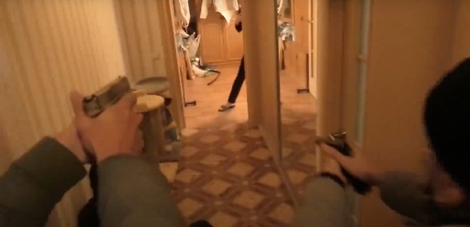 В Минске IT-шник застрелил КГБиста, который штурмовал его квартиру. Но и сам погиб (ВИДЕО)