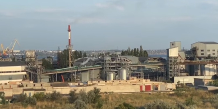 В Николаеве снова заработал завод «Экотранс». Только шум и вонь никуда не делись (ВИДЕО)